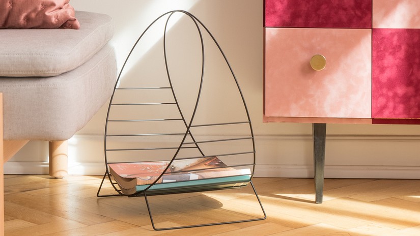 Quer fazer um revisteiro lindão para a sua sala de estar? O nosso passo a passo de hoje te ensina a fazer um revisteiro de canos de PVC incrível. Confira!